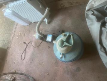 Warmtepomp met krachtige pomp en zandfilter beschikbaar voor biedingen