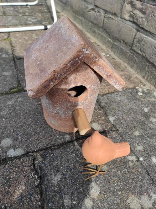 Vogelhuisje met vogeltje uit terracotta uniek exemplaar., Tuin en Terras, Vogelhuisjes en Vogelbaden, Zo goed als nieuw, Ophalen of Verzenden