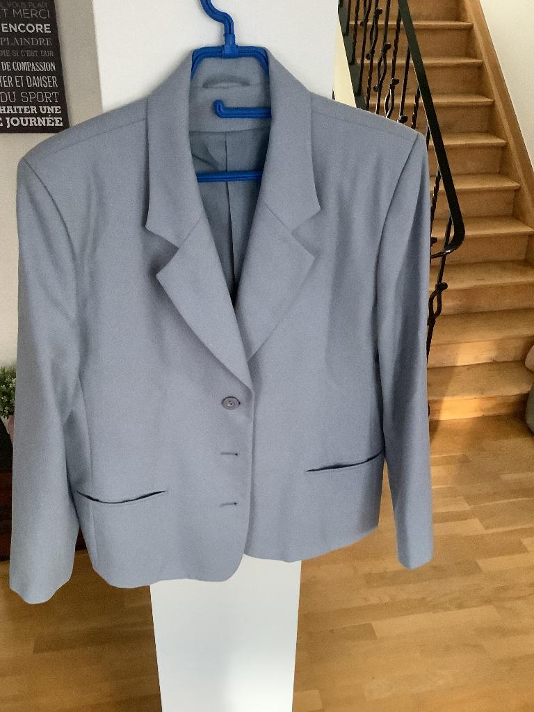 Tailleur veste/jupe laine taille 46, Enlèvement, Porté, Taille 46/48 (XL) ou plus grande, Bleu