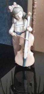 Belle statue de Lladro. « Fille avec violoncelle »., Collections, Envoi, Neuf