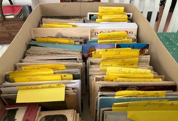 Lot (ca. 1800 stuks) zeer oude buitenlandse postkaarten beschikbaar voor biedingen