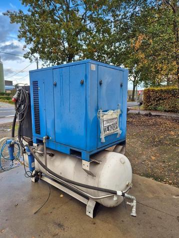 Schroefcompressor met luchtdroger JAVAC beschikbaar voor biedingen