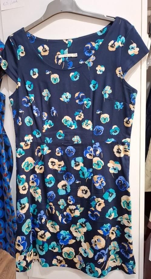 KLEEDJE BLAUW VIOOLTJES, Kleding | Dames, Jurken, Gedragen, Maat 42/44 (L), Blauw, Knielengte, Ophalen of Verzenden
