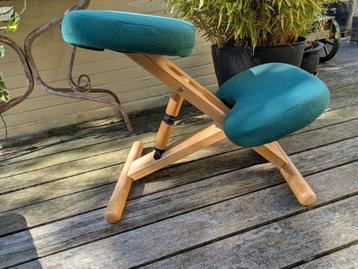 Ergonomische kniestoel beschikbaar voor biedingen