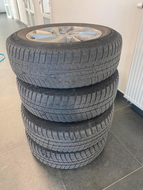 BANDEN+WIELEN HYUNDAI TUCSON 225/65/17-102H NIEUWSTAAT, Auto-onderdelen, Banden en Velgen, Banden en Velgen, Winterbanden, 17 inch