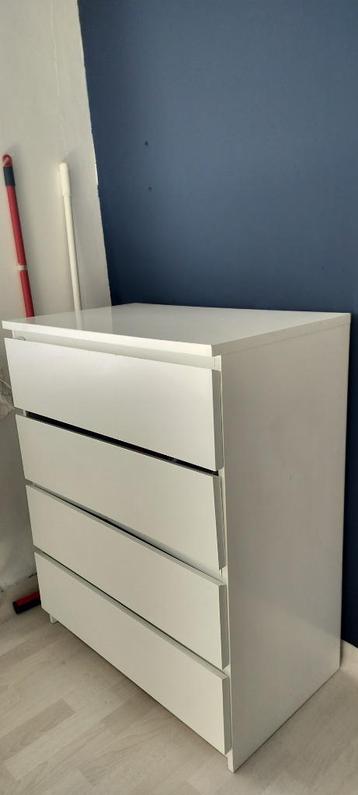 Witte MALM kast van IKEA beschikbaar voor biedingen