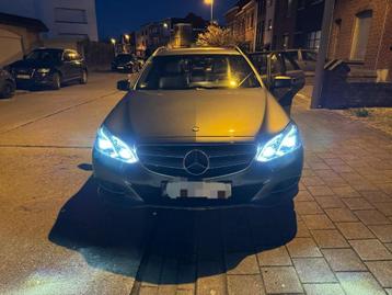 Auto Mercedes-Benz E200