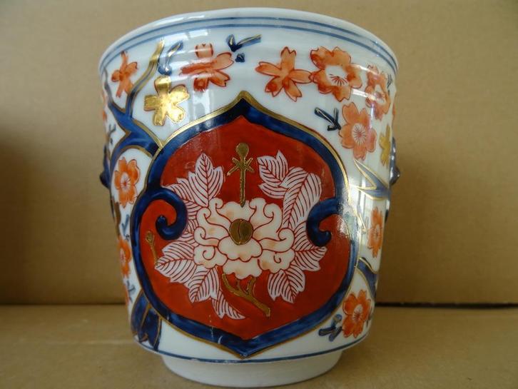 Curiosités Pot à fleurs japonais Imari en porcelaine japonai, Antiquités & Art, Curiosités & Brocante, Enlèvement ou Envoi