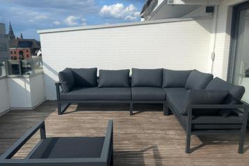 Moderne L-vorm tuinset met weerbestendige kussens beschikbaar voor biedingen