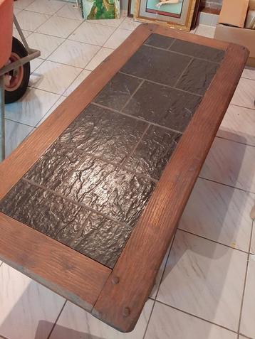 Massief hout salontafel beschikbaar voor biedingen