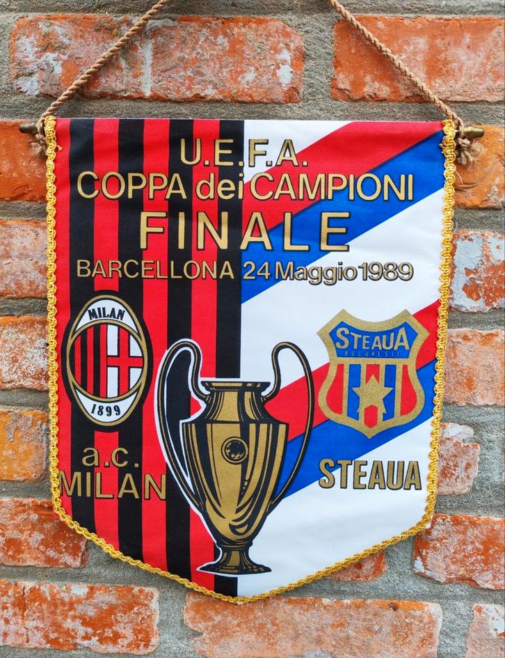 1989 AC Milan Steau Boekarest roemenië fanion wimpel vaantje, Verzamelen, Sportartikelen en Voetbal, Ophalen of Verzenden