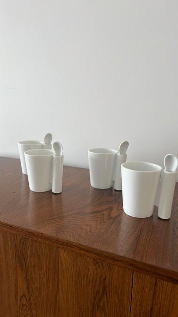 4 Tasses a cafe avec cuilleres en porcelaine beschikbaar voor biedingen