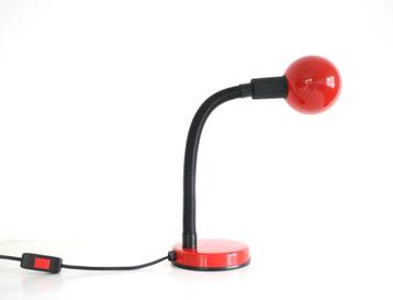 Vintage rode design bureaulamp van Nuova Veneta Lumi beschikbaar voor biedingen