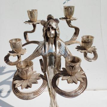 Art Nouveau verzilverde kandelaar beschikbaar voor biedingen
