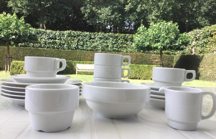 Porseleinen Ontbijtservies (18 stuks) 4€/set, Huis en Inrichting, Keuken | Servies, Zo goed als nieuw, Compleet servies, Effen