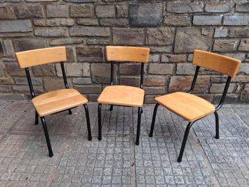 3 petites chaises enfants  beschikbaar voor biedingen