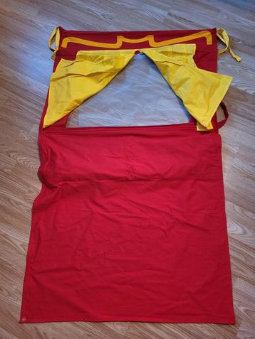 Poppenkastdoek met poppen beschikbaar voor biedingen