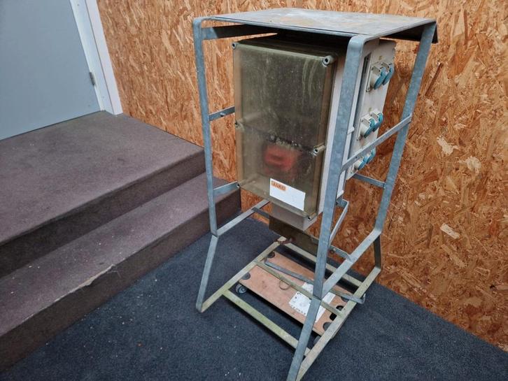 Werfkast, bouwplaats stroom stroomkast, Doe-het-zelf en Bouw, Elektriciteit en Kabels, Zo goed als nieuw, Ophalen of Verzenden