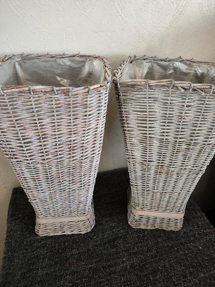 2 rieten manden, Huis en Inrichting, Woonaccessoires | Schalen en Manden, Gebruikt, Mand, Riet, Ophalen