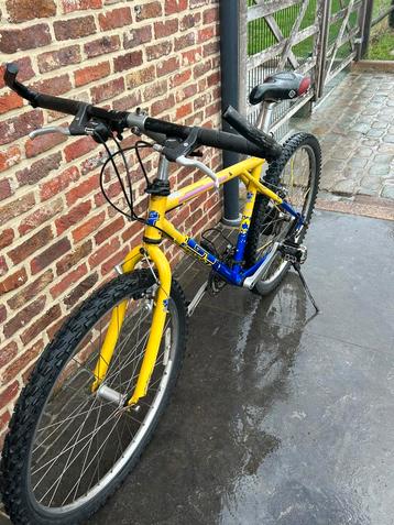 mountainbike (geel, blauw) beschikbaar voor biedingen