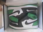 Jordan 1 lucky green 44,5, Kleding | Heren, Schoenen, Nieuw, Sneakers, Jordan, Ophalen of Verzenden