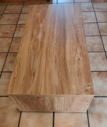 Nieuwe salontafel in perfecte staat  beschikbaar voor biedingen