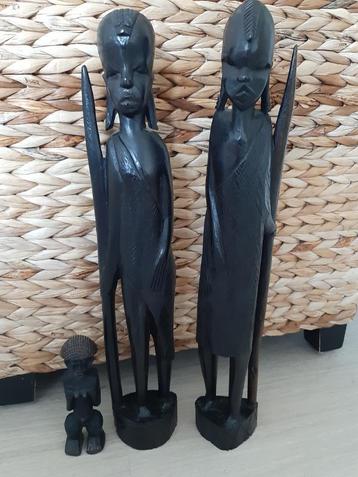 2 houten Congolese beelden handgesneden en klein beeldje beschikbaar voor biedingen