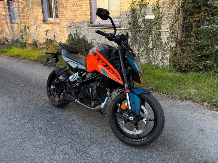 KTM Duke 125CC, Motos, Motos | KTM, Particulier, jusqu'à 11 kW, Permis Moto A1 minimum, ABS, Régulateur de vitesse, Éclairage LED