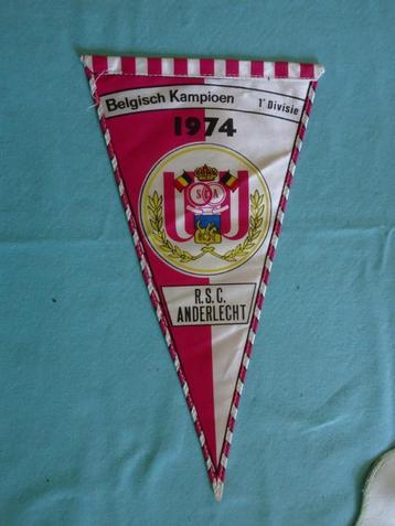 Wimpel RSC Anderlecht kampioen 1974 - Voetbal, Verzamelen, Ophalen of Verzenden, Gebruikt, Vaantje of Sjaal