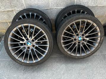 Banden en velgen van BMW beschikbaar voor biedingen