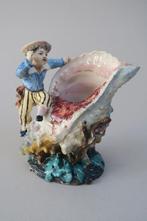 Vase en barbotine, enfant et conque, Antiquités & Art, Enlèvement ou Envoi