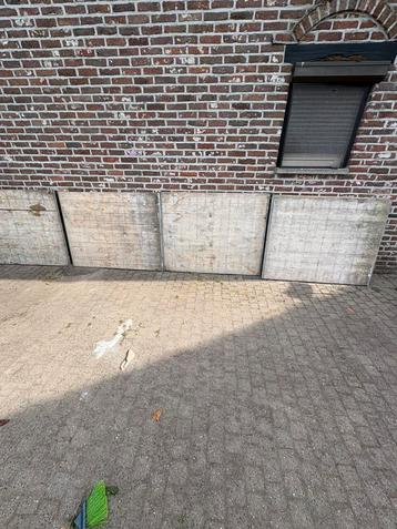 8 Houten panelen beschikbaar voor biedingen