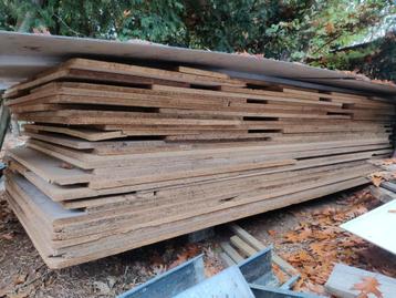 Houtvezelplaten/spaanplaten 125*305*2,4cm beschikbaar voor biedingen