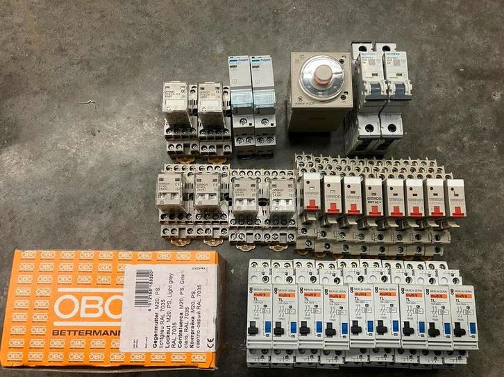 Elektrisch installatiemateriaal, Doe-het-zelf en Bouw, Elektriciteit en Kabels, Zo goed als nieuw, Stopcontact, Ophalen