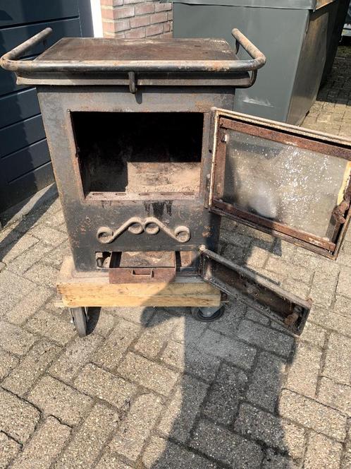 Zware houtkachel, leuk voor onder een overkapping., Huis en Inrichting, Kachels, Gebruikt, Vrijstaand, Houtkachel, Hout, Ophalen
