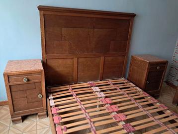 Art-Deco bed met nachtkastjes beschikbaar voor biedingen