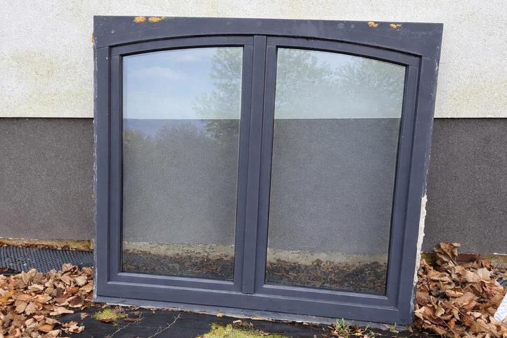 REHAU-frame te doneren — dubbele beglazing — gebogen, Doe-het-zelf en Bouw, Glas en Ramen, Gebruikt, Gevelraam of Ruit, 120 tot 160 cm