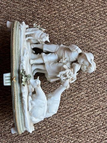 Beeld in biscuit beschikbaar voor biedingen