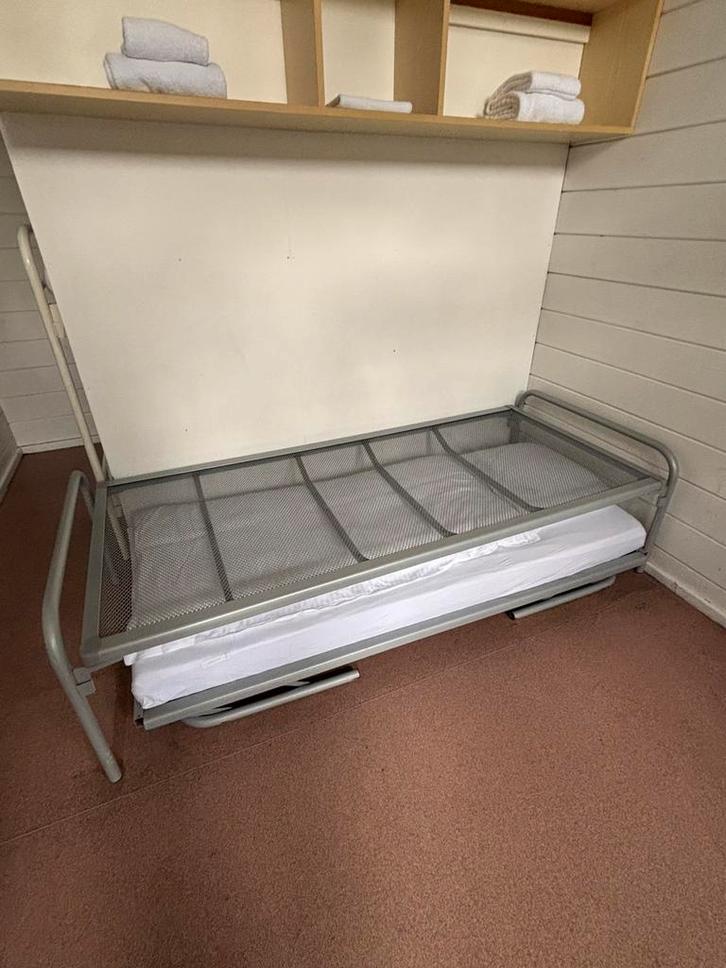 2 uitklapbare 1p bedden, Elektronische apparatuur, Zonnebanken en Gezichtsbruiners, Zo goed als nieuw, Ophalen