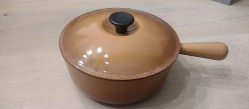 Le Creuset. Nog één pot 22 cm  diameter., Maison & Meubles, Cuisine | Casseroles & Poêles, Neuf, Autres types, Fonte, Plaques à induction