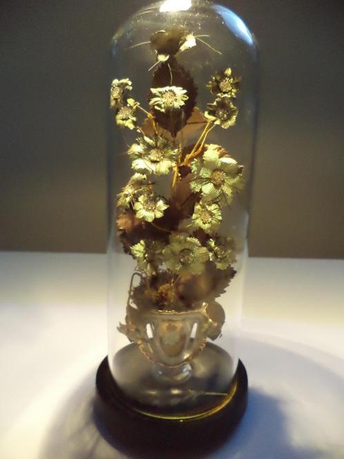 antiek getrokken glas stolp verguld boeket bloemen bladeren, Antiek en Kunst, Antiek | Glaswerk en Kristal, Ophalen