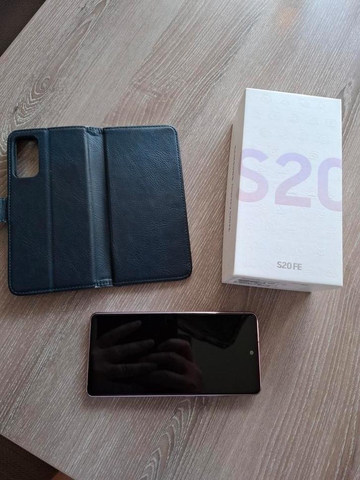 Samsung Galaxy S20 FE incl diverse hoesjes, Telecommunicatie, Mobiele telefoons | Samsung, Zo goed als nieuw, Overige modellen