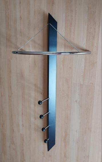 Moderne kapstok, chroom/zwart beschikbaar voor biedingen