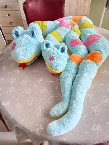 Deux grandes peluches serpents  beschikbaar voor biedingen