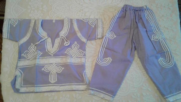 Nieuw wit en paars geborduurd Aladdin kinderkostuum, Kinderen en Baby's, Carnavalskleding en Verkleedspullen, Zo goed als nieuw