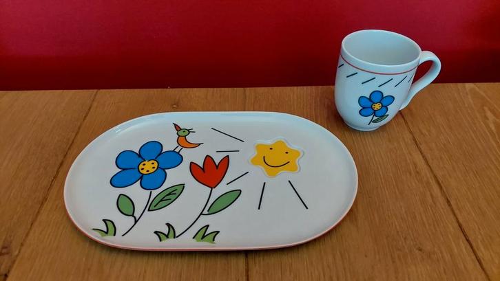 Supervrolijk onbijtsetje van Kahla - Germany - in nieuwstaat, Antiek en Kunst, Antiek | Servies los, Ophalen of Verzenden