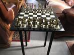 Schaaktafel, met marmerlook bord en metalen schaakfiguren., Enlèvement ou Envoi