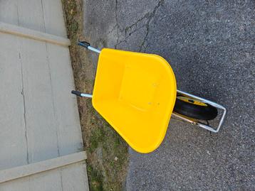 Kruiwagen met kunststof bak pvc voor 50 euro beschikbaar voor biedingen