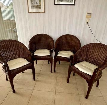 4 identieke rieten zeteltjes beschikbaar voor biedingen