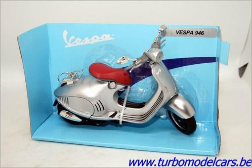 Vespa 946 Zilverkleurig 1/12 New Ray, Hobby en Vrije tijd, Modelauto's | 1:5 tot 1:12, Nieuw, Motor, 1:9 t/m 1:12, Verzenden